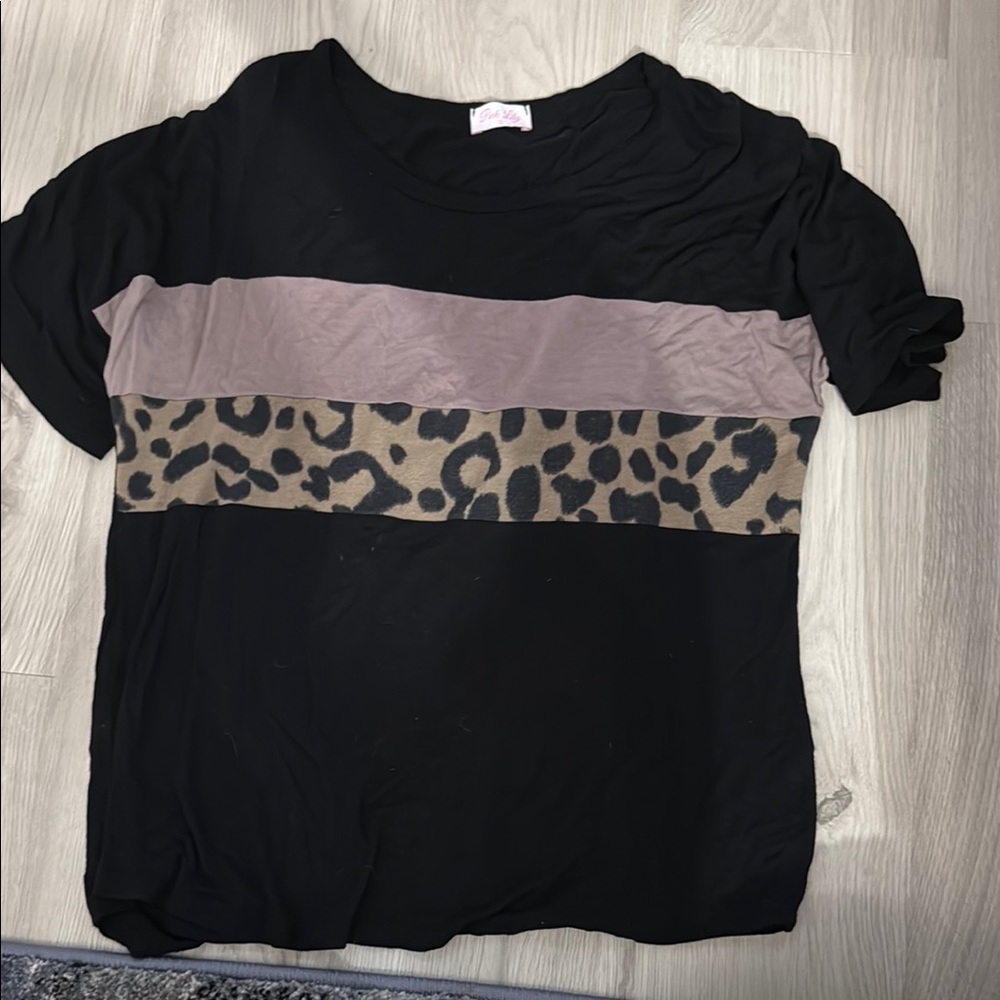 Pink Lily Boxy Black and Gray Short Sleeve Tee